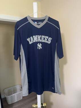 MLB New York Yankees TX3 Cool Performance V-Neck T-Shirt Size Large